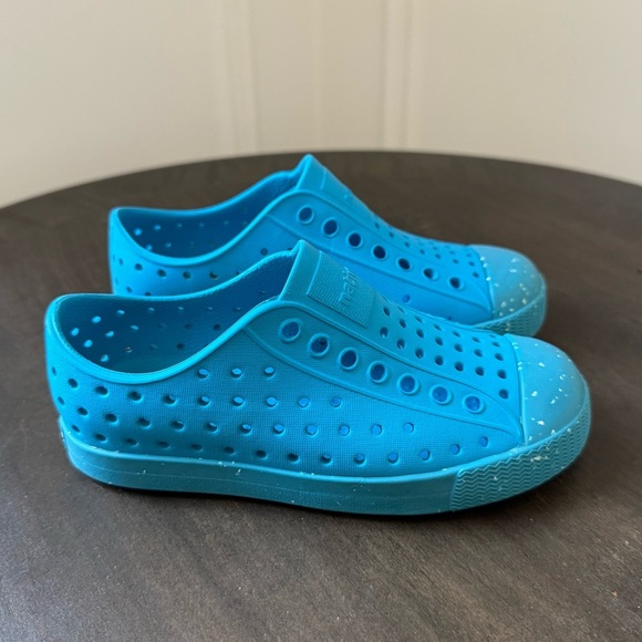 Native Jefferson Bloom Kids Shoes – Blue – Size C11 - EUC - Picture 2 of 5